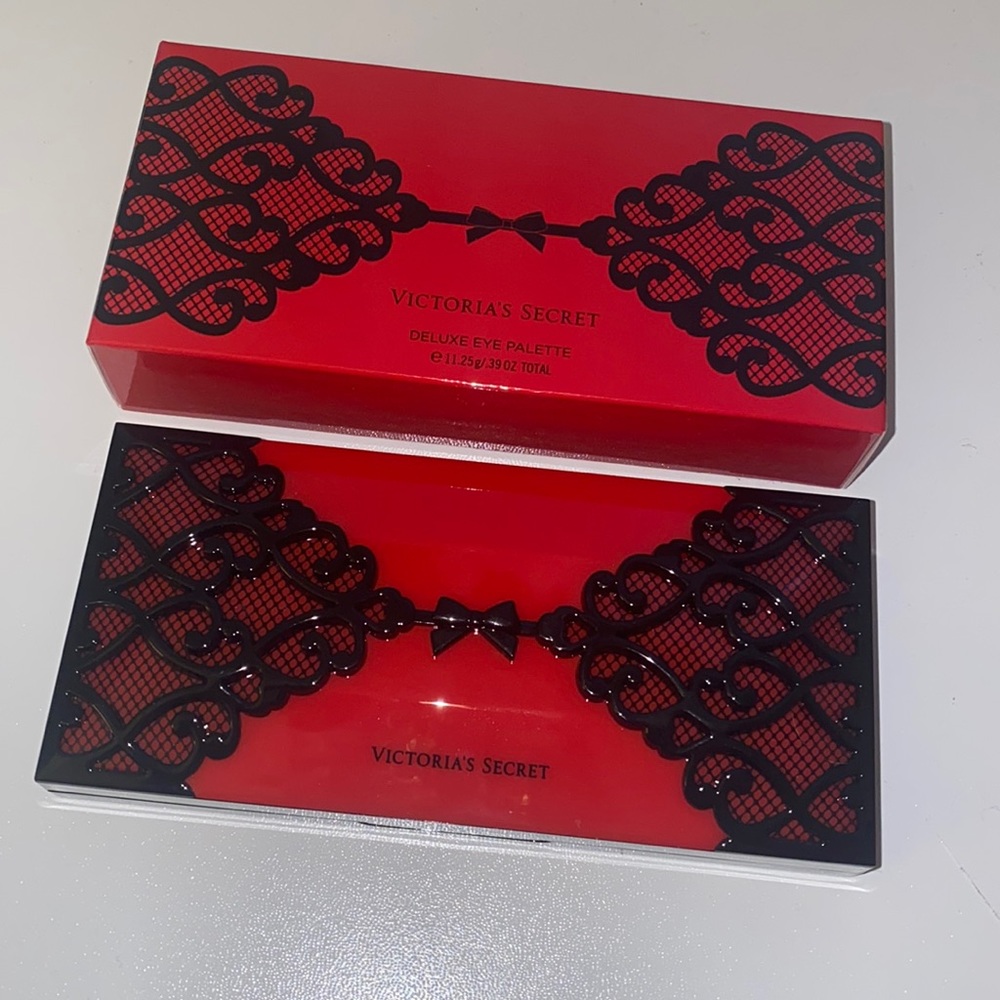 Victoria’s Secret Deluxe Eye Palette New In Box!